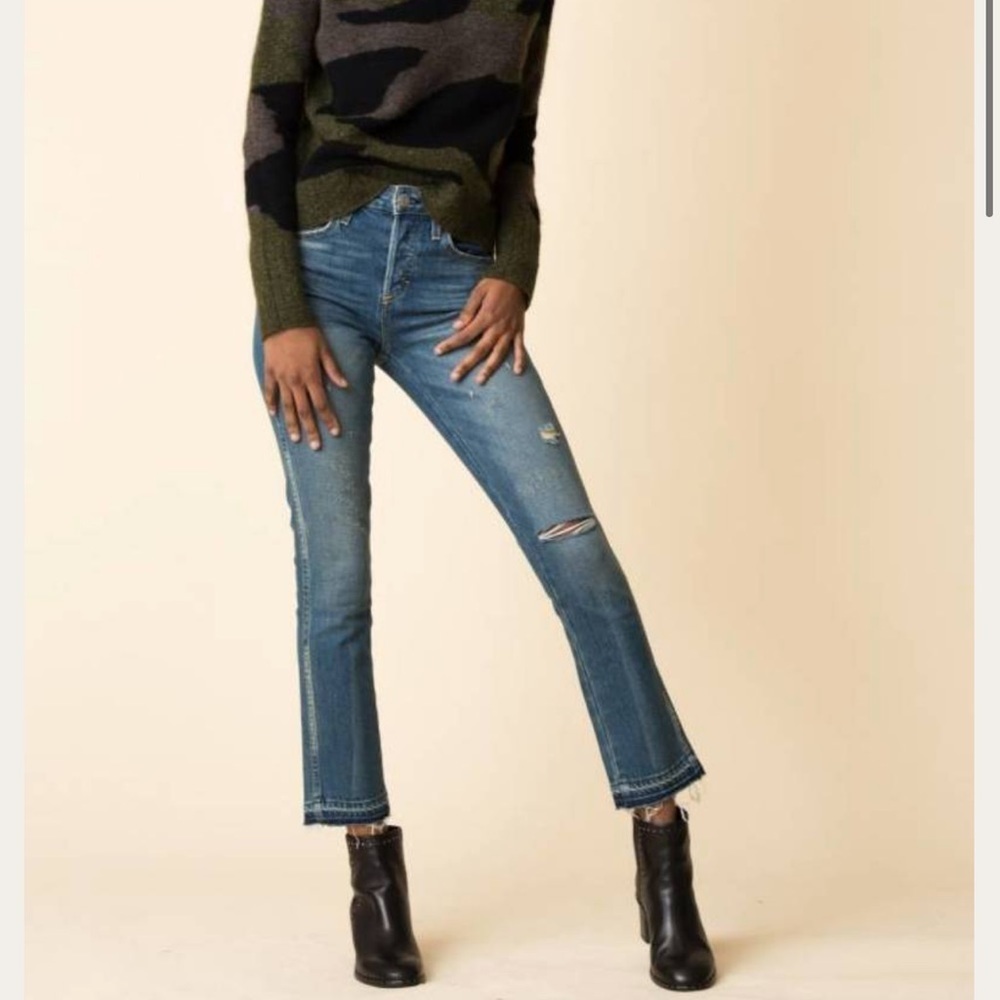 AMO Kick Dive Bar Destroy Distressed Crop Jeans